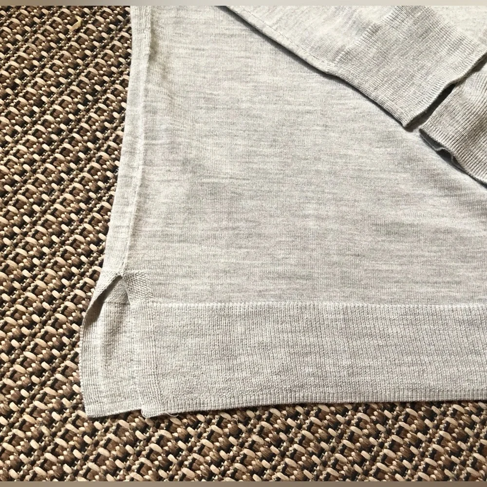 🤍NEW! J Crew Grey Long Sleeve Pullover V-Neck Lightweight Sweater